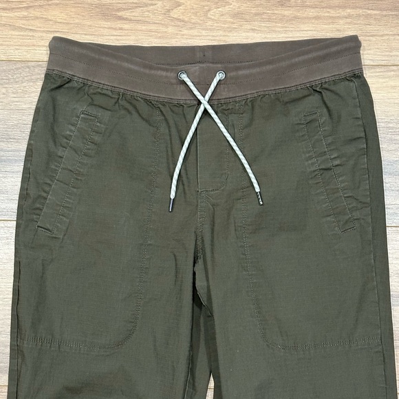 Vuori Ripstop Traveler Jogger Pants in Dark Oregano Green Size Mens Medium - Picture 3 of 13
